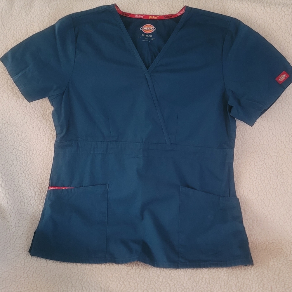NWOT Women scrub top